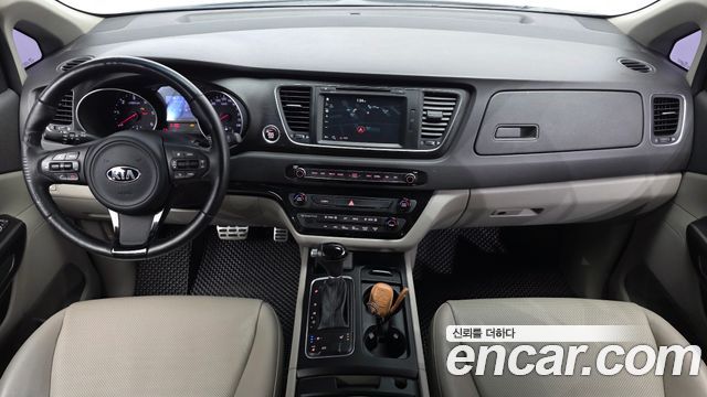 Kia Canival 2015 — photo 10