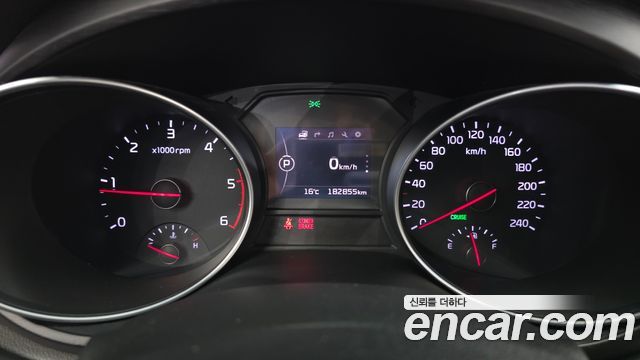 Kia Canival 2015 — photo 11