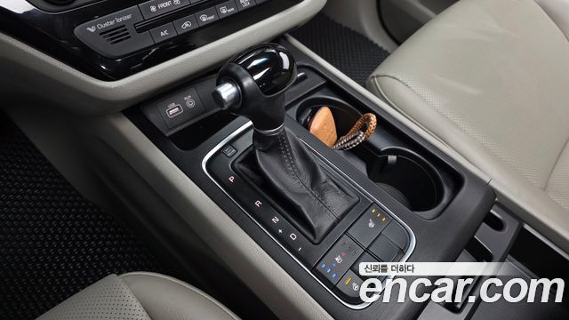 Kia Canival 2015 — photo 12