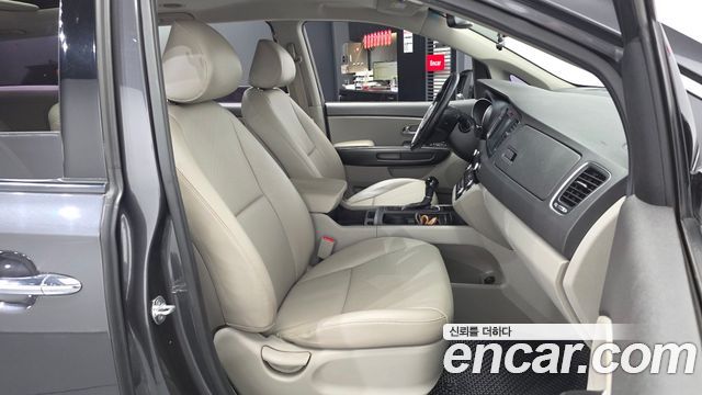 Kia Canival 2015 — photo 17