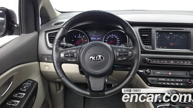 Kia Canival 2015 — photo 19