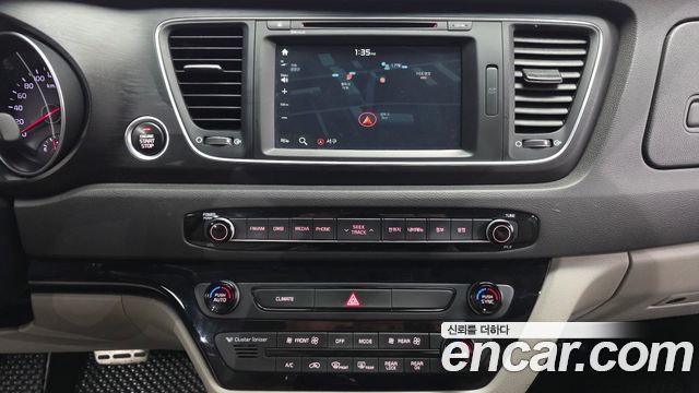 Kia Canival 2015 — photo 20