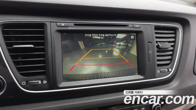 Kia Canival 2015 — photo 21