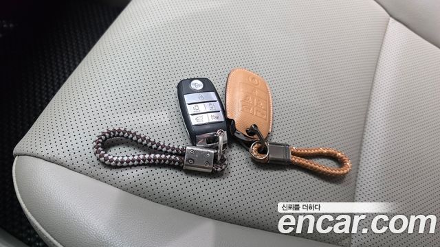Kia Canival 2015 — photo 23