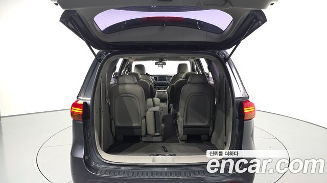 Kia Canival 2015 — photo 26