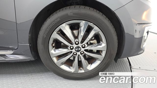 Kia Canival 2015 — photo 7