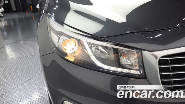 Kia Canival 2015 — photo 8