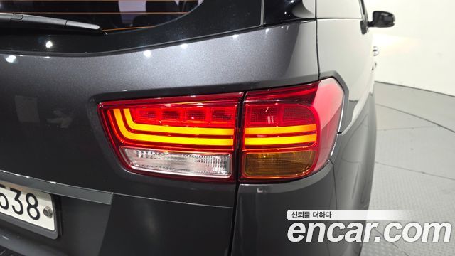 Kia Canival 2015 — photo 9