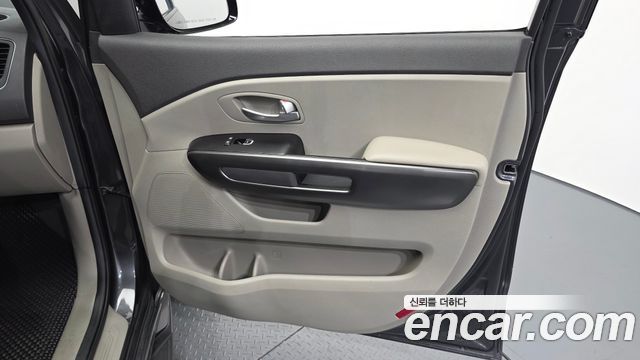 Kia Canival 2015 — photo 14