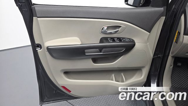 Kia Canival 2015 — photo 15