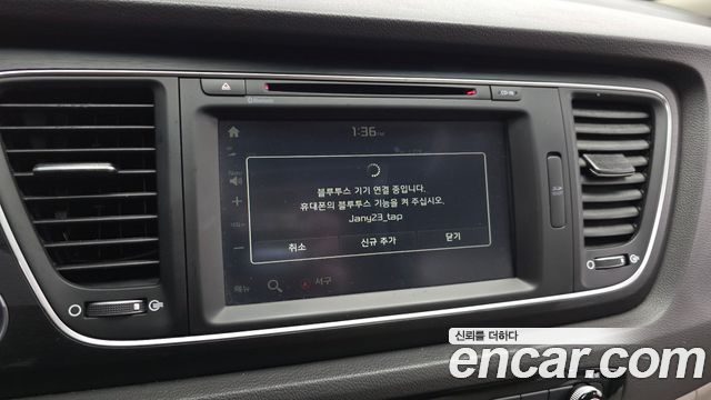 Kia Canival 2015 — photo 30