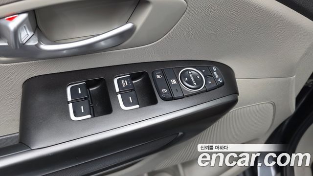 Kia Canival 2015 — photo 31