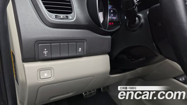 Kia Canival 2015 — photo 32