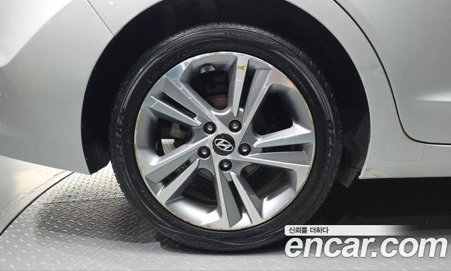 Hyundai AVANTE 2017 — photo 5