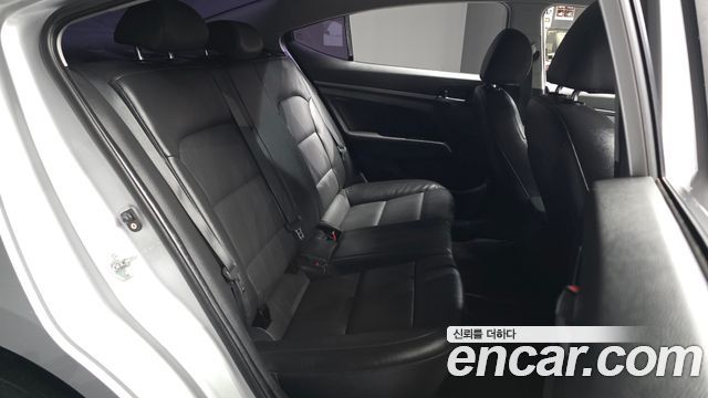 Hyundai AVANTE 2017 — photo 18