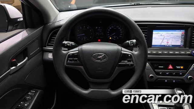 Hyundai AVANTE 2017 — photo 19