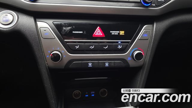 Hyundai AVANTE 2017 — photo 22