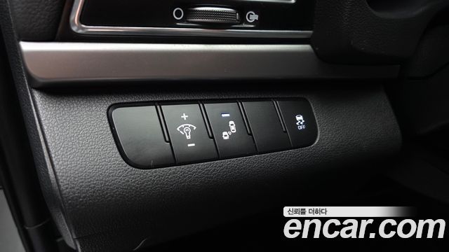 Hyundai AVANTE 2017 — photo 23