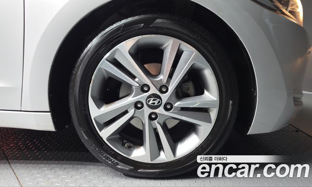 Hyundai AVANTE 2017 — photo 7