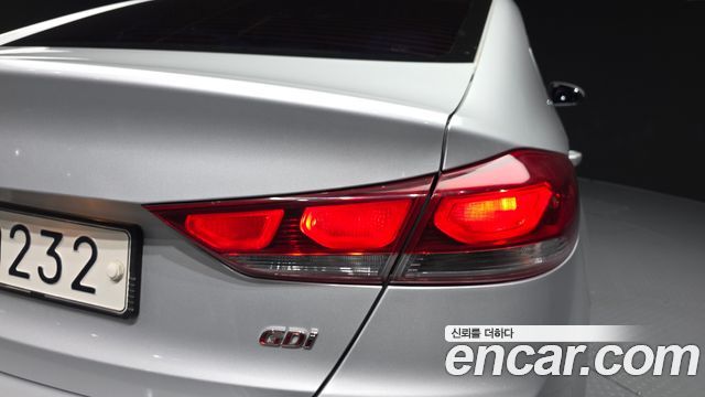 Hyundai AVANTE 2017 — photo 9