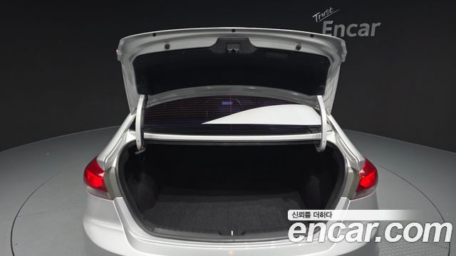 Hyundai AVANTE 2017 — photo 30