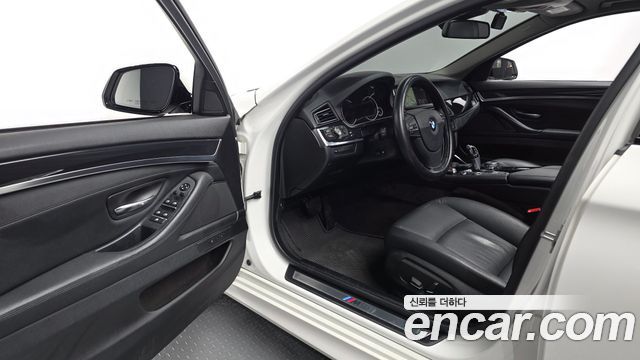 BMW 5-Series 2016 — photo 10