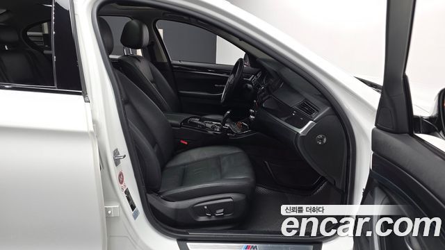 BMW 5-Series 2016 — photo 11