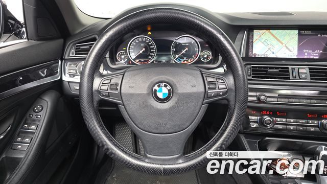 BMW 5-Series 2016 — photo 13