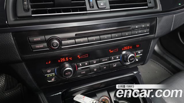 BMW 5-Series 2016 — photo 17