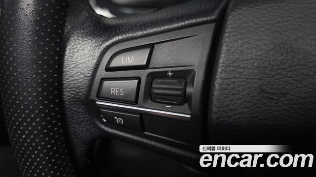 BMW 5-Series 2016 — photo 18