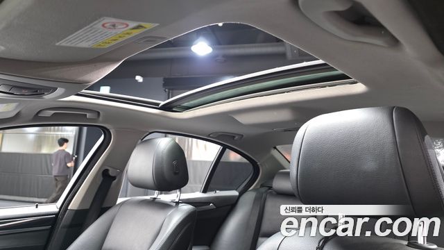 BMW 5-Series 2016 — photo 19
