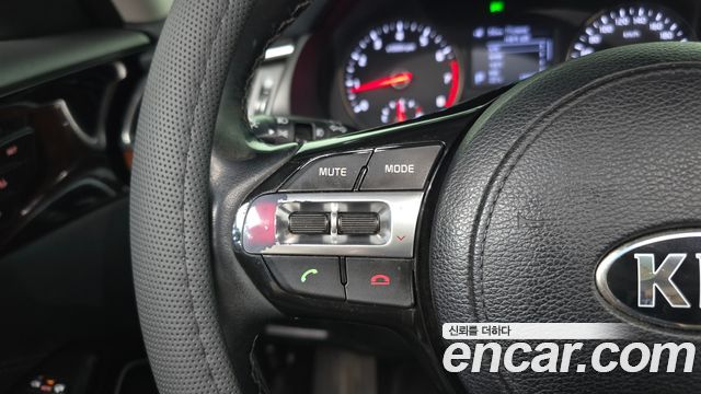Kia K7 2016 — photo 24