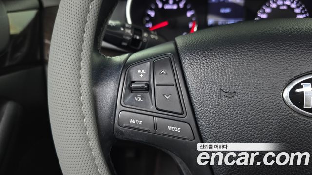 Kia K7 2013 — photo 25