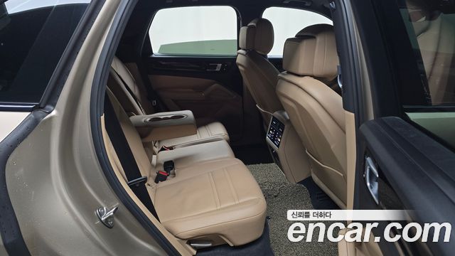 Porsche Cayenne 2019 — photo 17