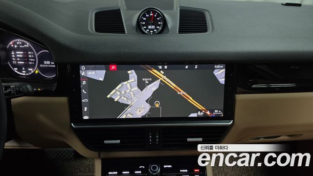 Porsche Cayenne 2019 — photo 19