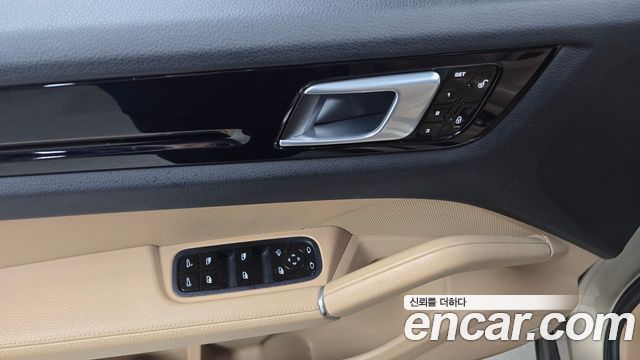 Porsche Cayenne 2019 — photo 26