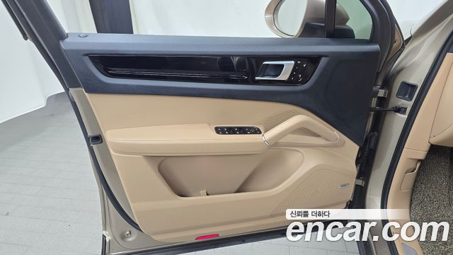 Porsche Cayenne 2019 — photo 14