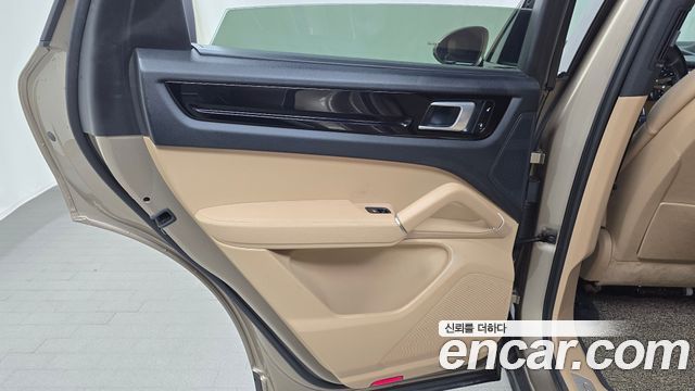Porsche Cayenne 2019 — photo 15