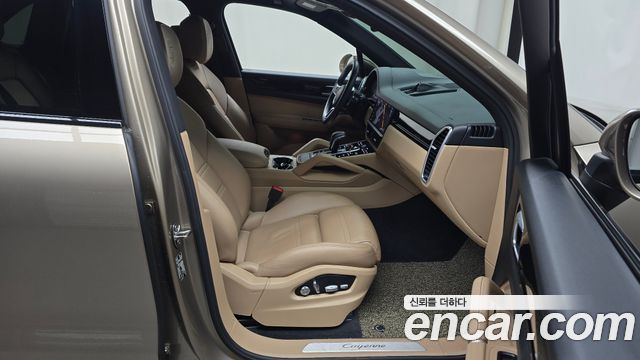 Porsche Cayenne 2019 — photo 16