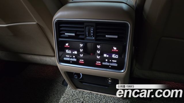 Porsche Cayenne 2019 — photo 31