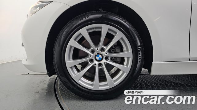 BMW 3-Series 2018 — photo 5