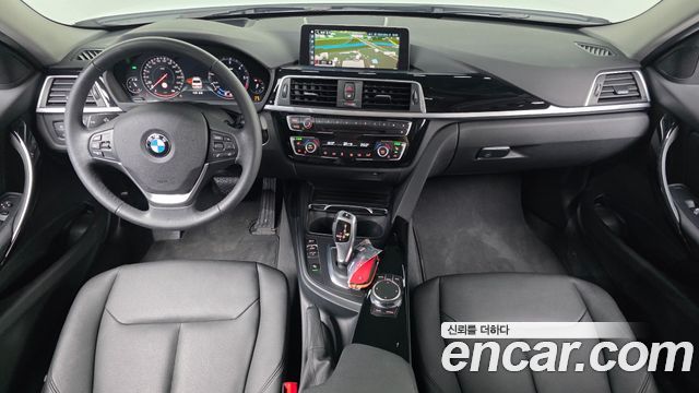 BMW 3-Series 2018 — photo 10