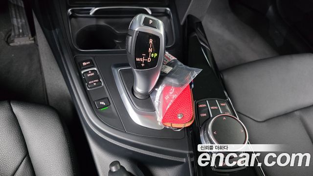 BMW 3-Series 2018 — photo 12