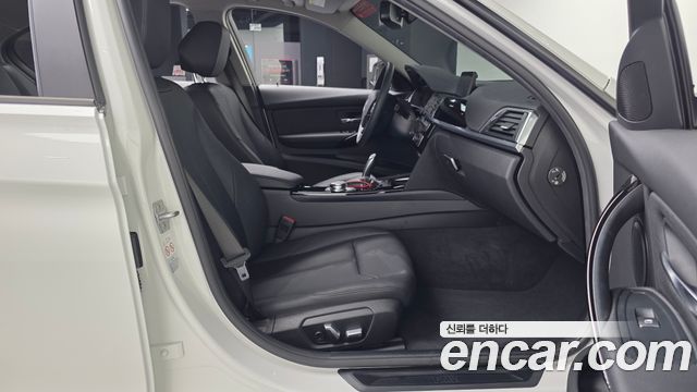 BMW 3-Series 2018 — photo 17