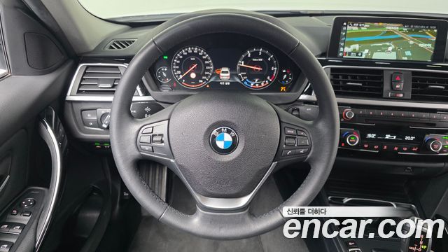 BMW 3-Series 2018 — photo 19