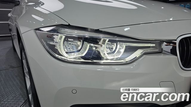 BMW 3-Series 2018 — photo 8