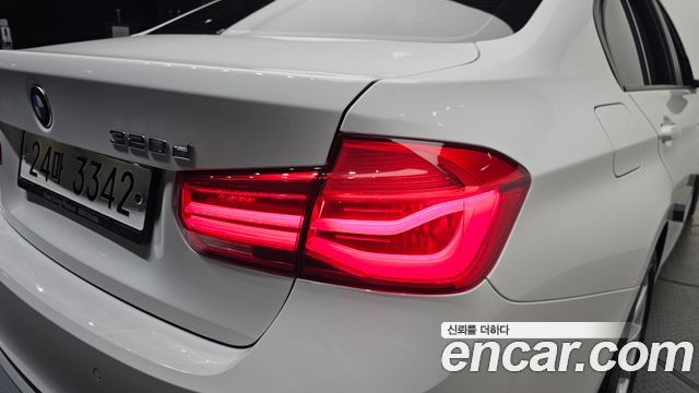 BMW 3-Series 2018 — photo 9