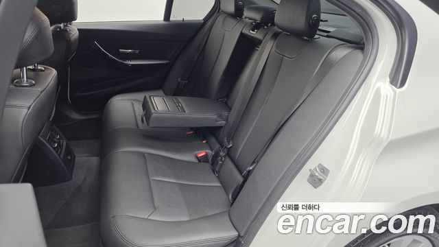 BMW 3-Series 2018 — photo 16