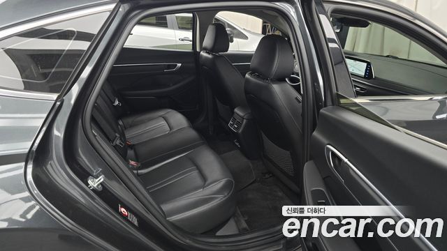 Hyundai Sonata 2022 — photo 17