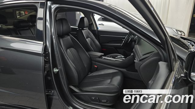 Hyundai Sonata 2022 — photo 16